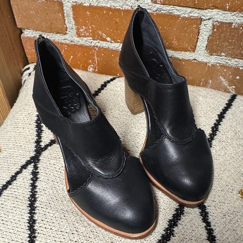 ELF Elegant Black and Tan Heels